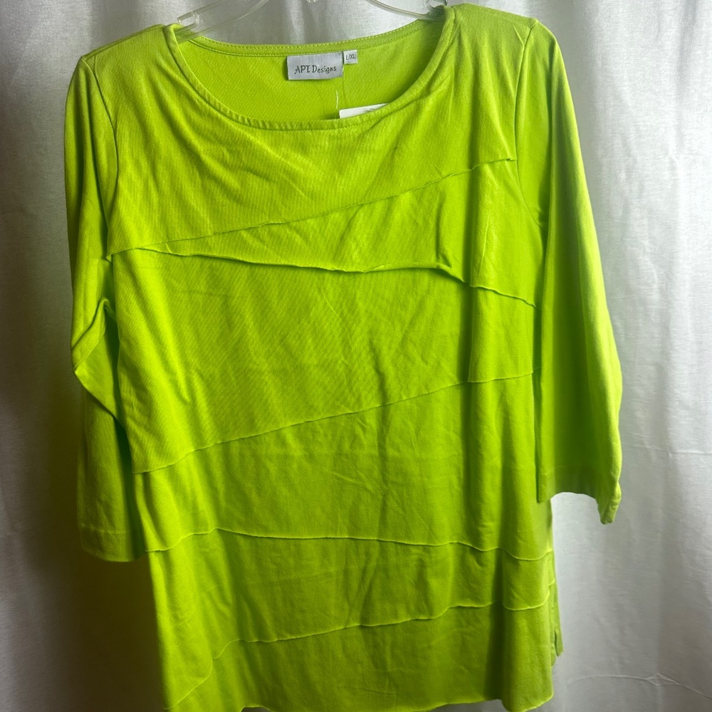 APT Designs lime green top size large